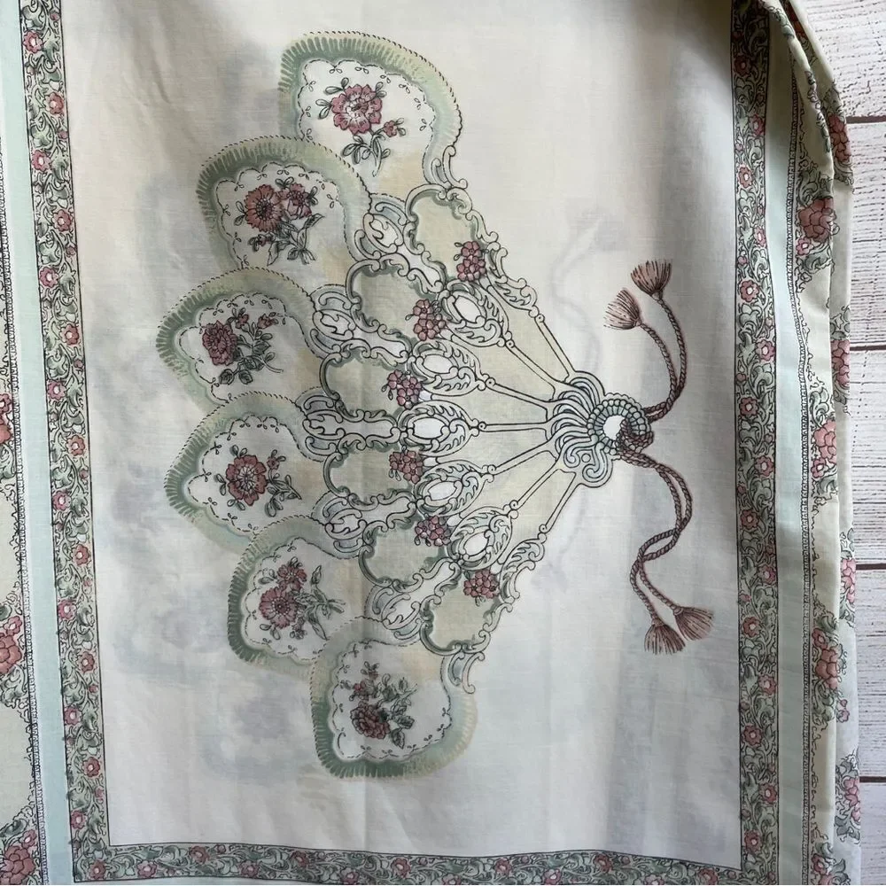 VINTAGE‎ LOUIS NICHOLE FLAT SHEET AND 3 PILLOWCASES